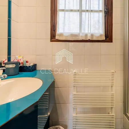 La Chaumiere C.l.s דוביל